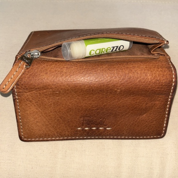 Fossil Tri-Fold Brown Distressed Leather Wallet - Picture 4 of 12